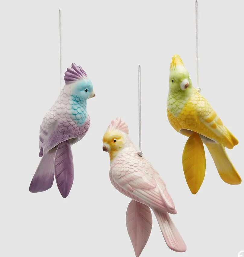 STONEWARE/DOLOMITE PARROT DECORATION WITH RANGES LILAC/YELLOW/PINK