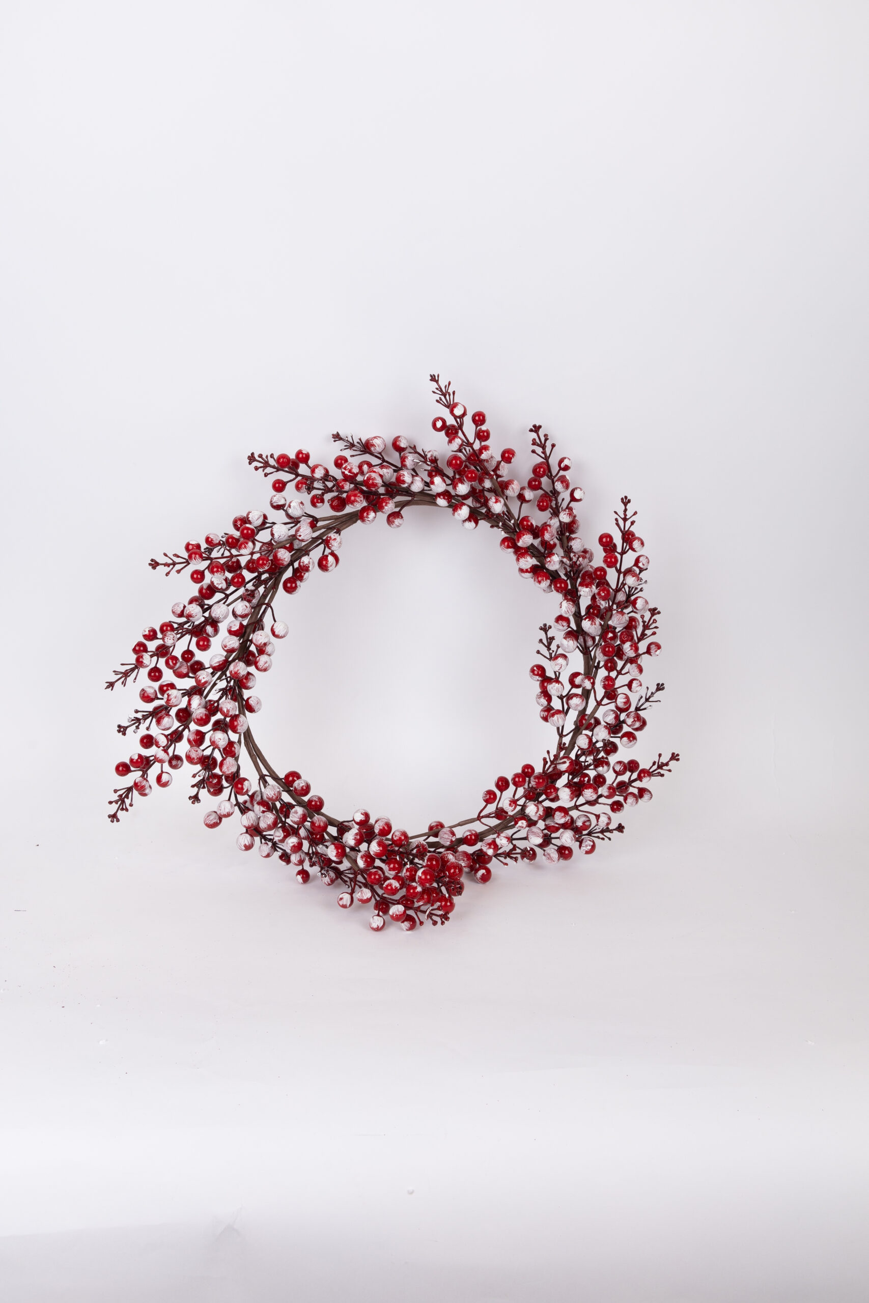 SNOWY WREATH WITH BERRIES D45CM