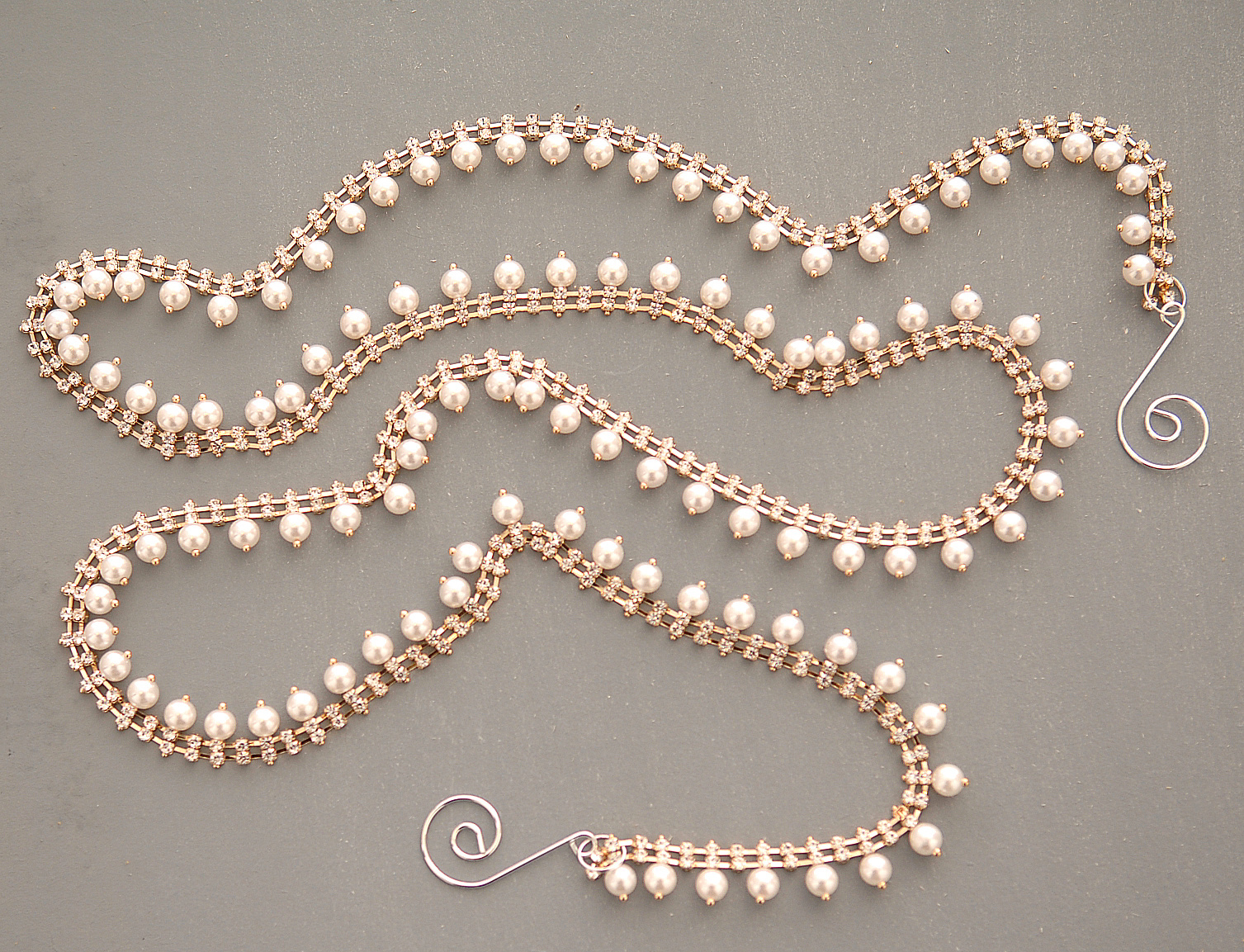 GOLD PEARLS GARLAND WITH RHINESTONES
