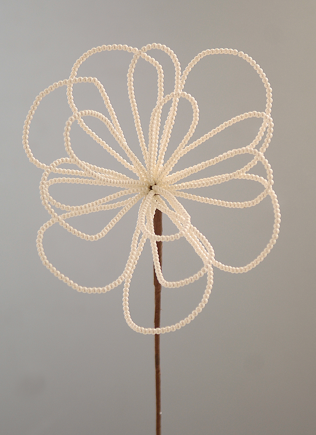 WHITE PEARL FLOWER PICK